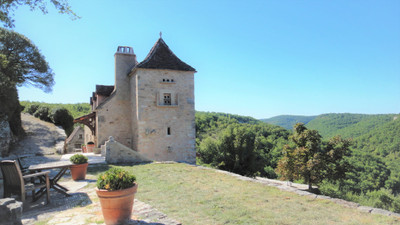 Superb renovated property - house and outbuilding- + barn with breathtaking views, in unspoilt surroundings