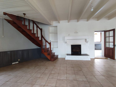 French property for sale in Saint-Coutant, Charente - €119,959 - photo 2