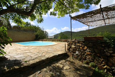 Maison à vendre à Ferrières-Poussarou, Hérault, Languedoc-Roussillon, avec Leggett Immobilier