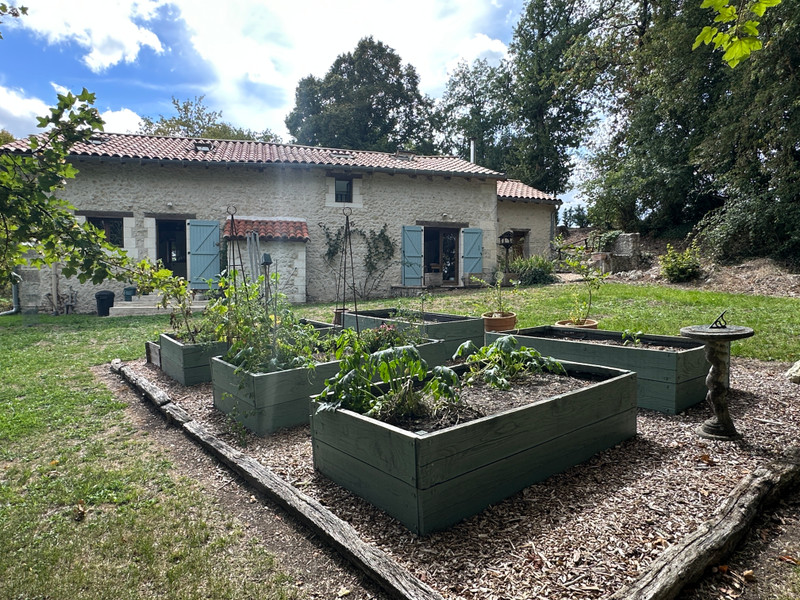 French property for sale in Verteillac, Dordogne - €304,950 - photo 11