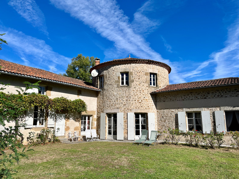 Maison à vendre à Nontron, Dordogne - 365 000 € - photo 1