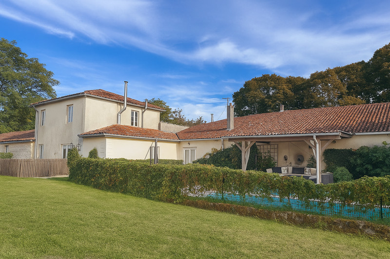 French property for sale in Châtignac, Charente - €498,750 - photo 0