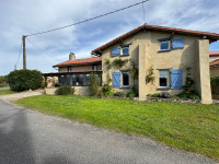 Chalet à vendre à Manot, Charente - 205.200 € - photo 1