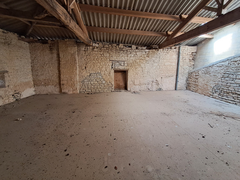 French property for sale in Neuvicq-le-Château, Charente-Maritime - €175,000 - photo 1