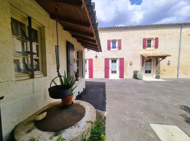 French property for sale in Saint-Pompain, Deux-Sèvres - €280,000 - photo 1