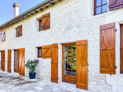 Maison à vendre à Saint-Martin-de-Juillers, Charente-Maritime, Poitou-Charentes, avec Leggett Immobilier