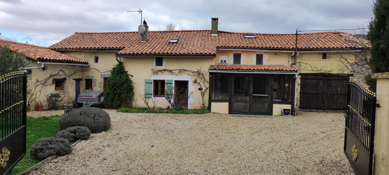French property for sale in Chaunay, Vienne - €158,050 - photo 0