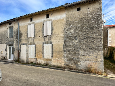 Maison à vendre à Beauvais-sur-Matha, Charente-Maritime, Poitou-Charentes, avec Leggett Immobilier