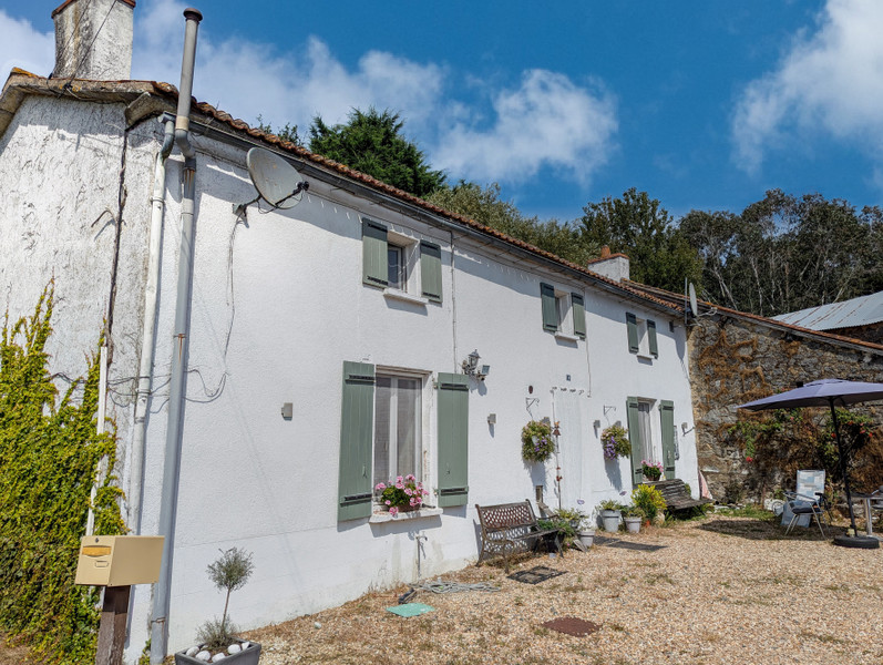 French property for sale in La Forêt-sur-Sèvre, Deux-Sèvres - €210,000 - photo 0