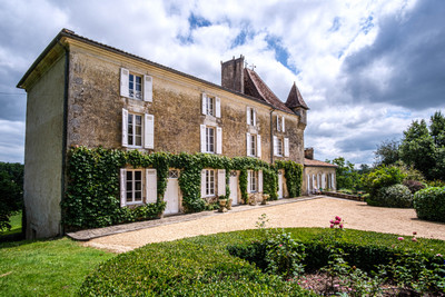 Château exquis avec maison de guardien, pigeonnier, piscine, vue imprenable, 3,9  hectares - Périgord Vert