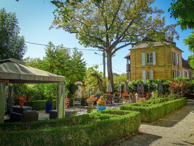 French property for sale in Montignac, Dordogne - &#8364;2,033,500 - photo 9