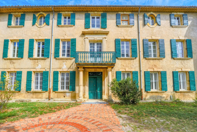 chateau for sale in Vaucluse