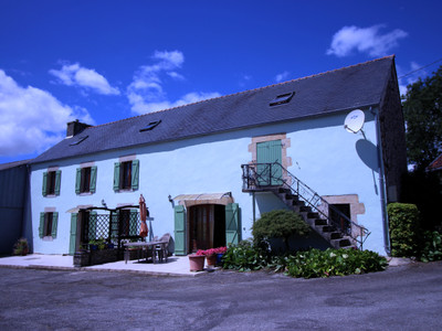 French property for sale in Saint-Coulitz, Finistère - €911,600 - photo 2