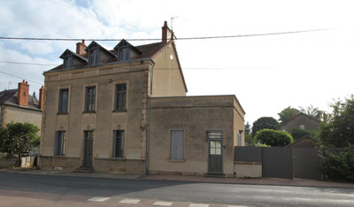 French property for sale in Cosne-d'Allier, Allier - €180,000 - photo 9