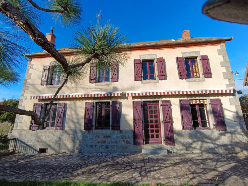 Maison à vendre à Auzances, Creuse - 185 000 € - photo 1