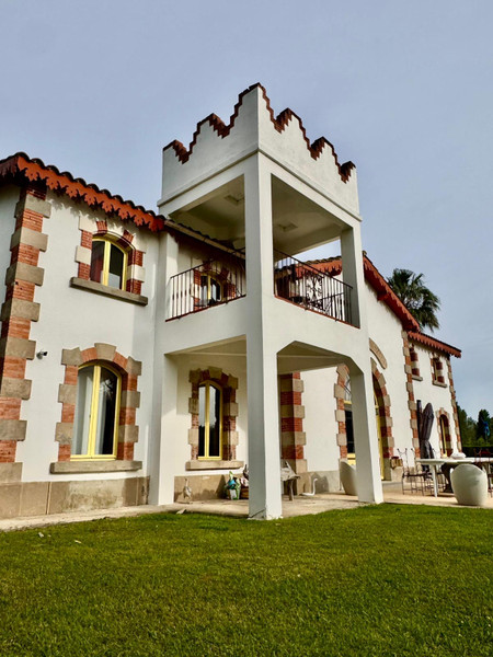 French property for sale in Arles, Bouches-du-Rhône - €1,390,000 - photo 2