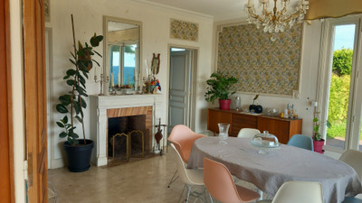 Large detached manor house 320m² including self-contained apartment, exceptional views, 4400m² land.