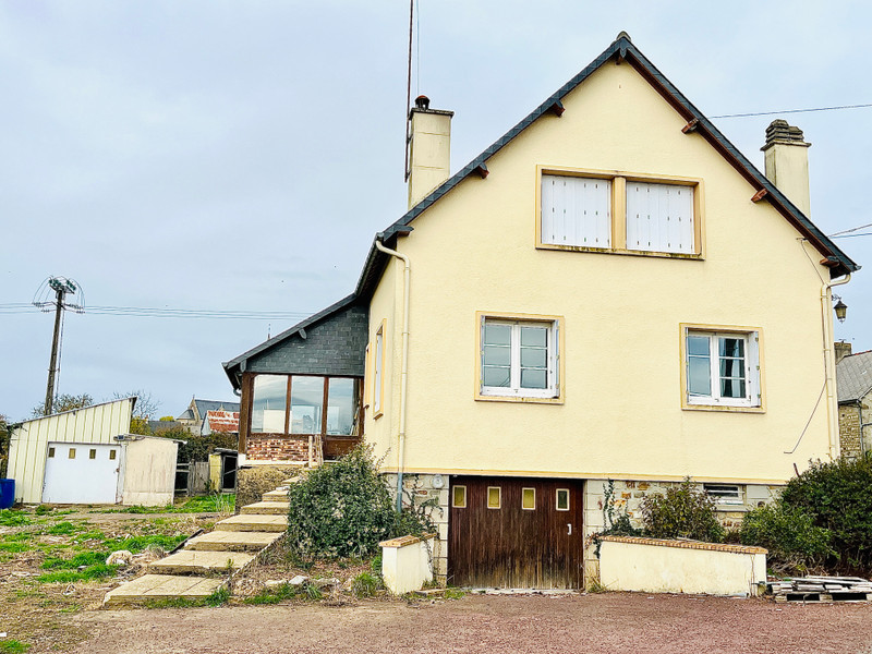 French property for sale in Neuilly-le-Vendin, Mayenne - €103,300 - photo 1