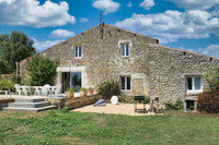 Maison à vendre à Saint-Martin-des-Fontaines, Vendée - 313.000 € - photo 1