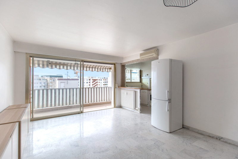 French property for sale in Antibes, Alpes-Maritimes - €550,000 - photo 2
