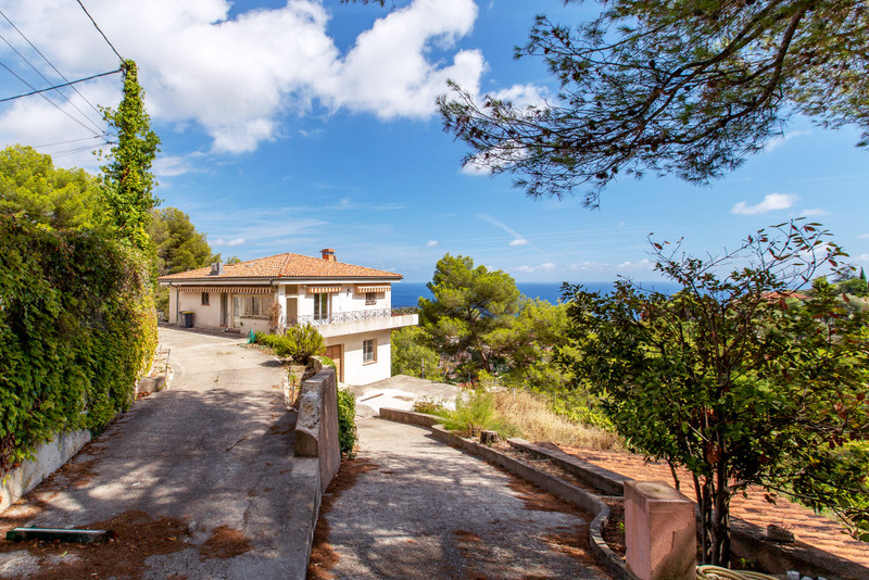 French property for sale in Roquebrune-Cap-Martin, Alpes-Maritimes - &#8364;2,200,000 - photo 2