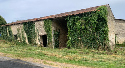 Grange à vendre à Torxé, Charente-Maritime, Poitou-Charentes, avec Leggett Immobilier