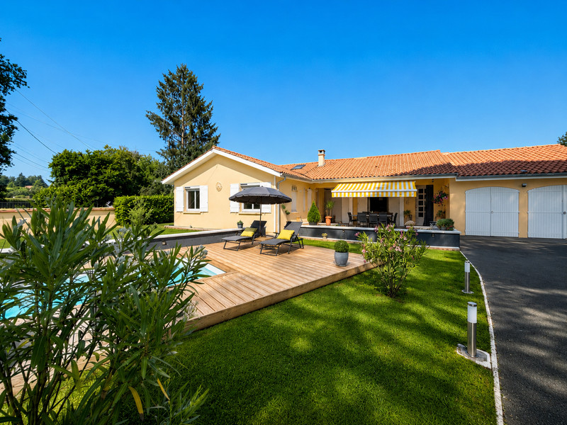 French property for sale in Saint-Laurent-d'Arce, Gironde - €365,000 - photo 1