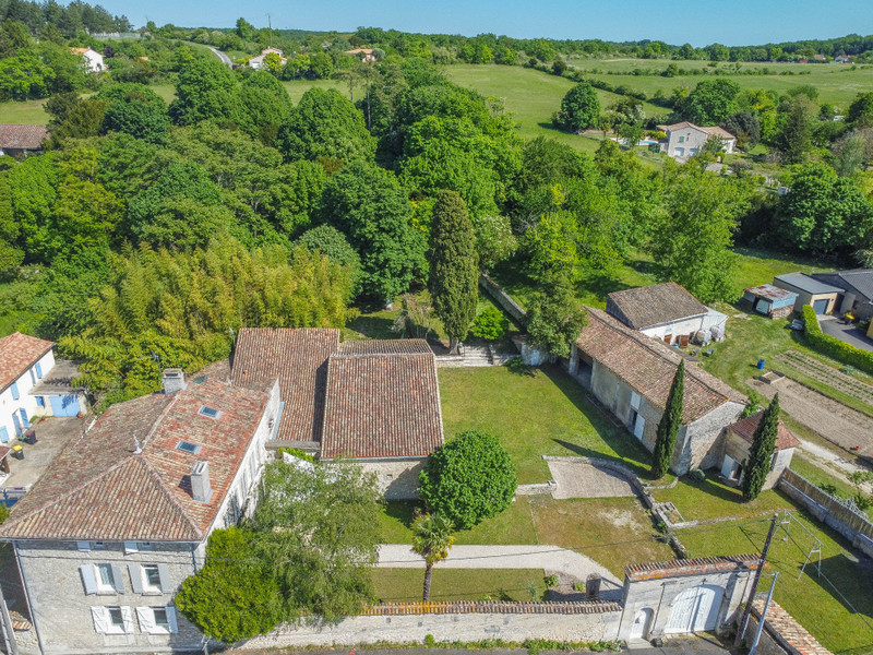 French property for sale in Angoulême, Charente - €672,000 - photo 3