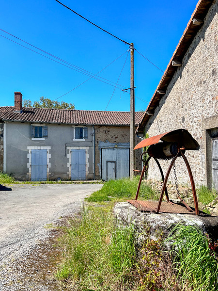 Maison à vendre à Chabanais, Charente - 41 600 € - photo 1