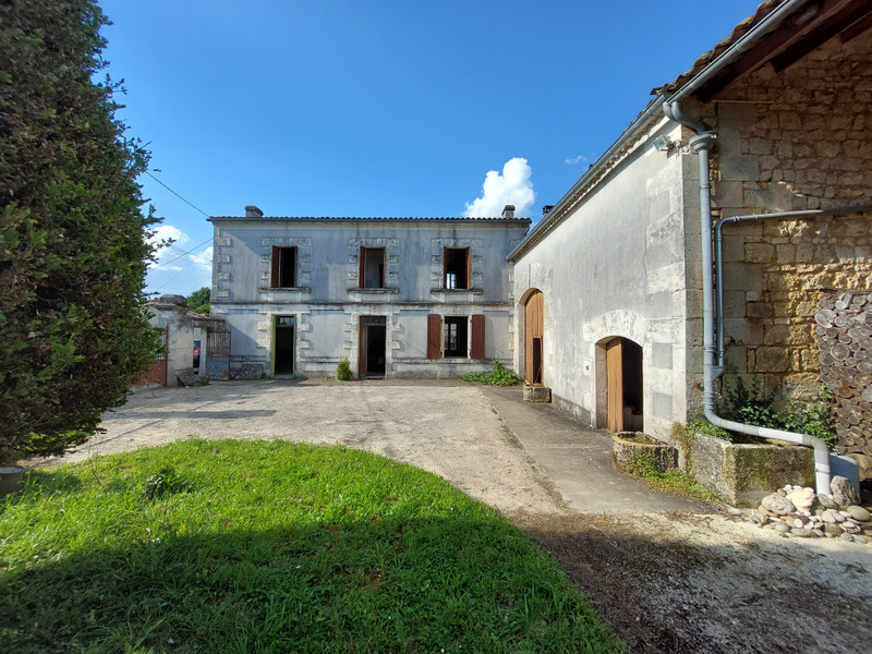 French property for sale in Angoulême, Charente - €201,400 - photo 2