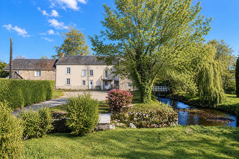 French property for sale in Le Grand-Bourg, Creuse - €318,000 - photo 0