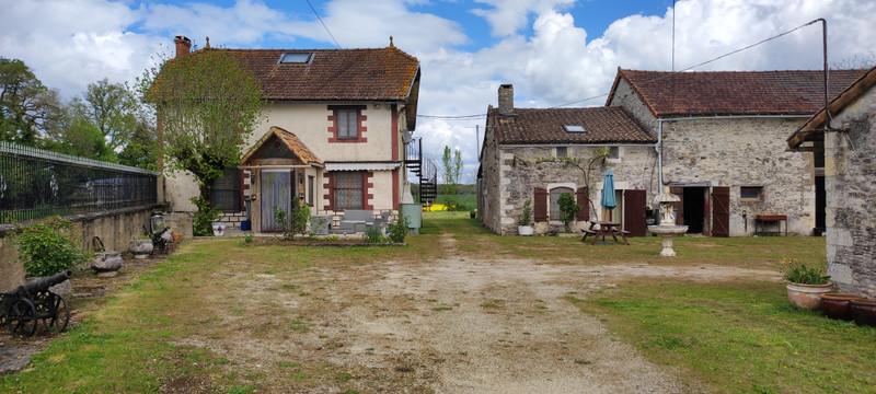 Maison à vendre à Chaunay, Vienne - 224.700 € - photo 1