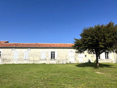 Maison à vendre à Juillac-le-Coq, Charente, Poitou-Charentes, avec Leggett Immobilier