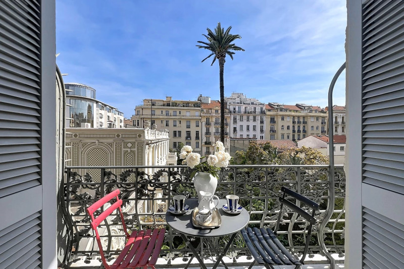 French property for sale in Nice, Alpes-Maritimes - €1,940,000 - photo 3