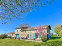 Propriété à vendre à Aubeterre-sur-Dronne, Charente - 182 000 € - photo n°1