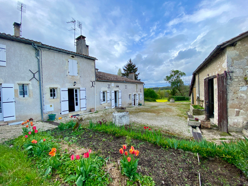 Maison à vendre à Montazeau, Dordogne - 318 000 € - photo 1
