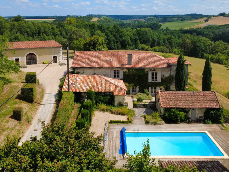 French property for sale in Verteillac, Dordogne - €599,000 - photo 0