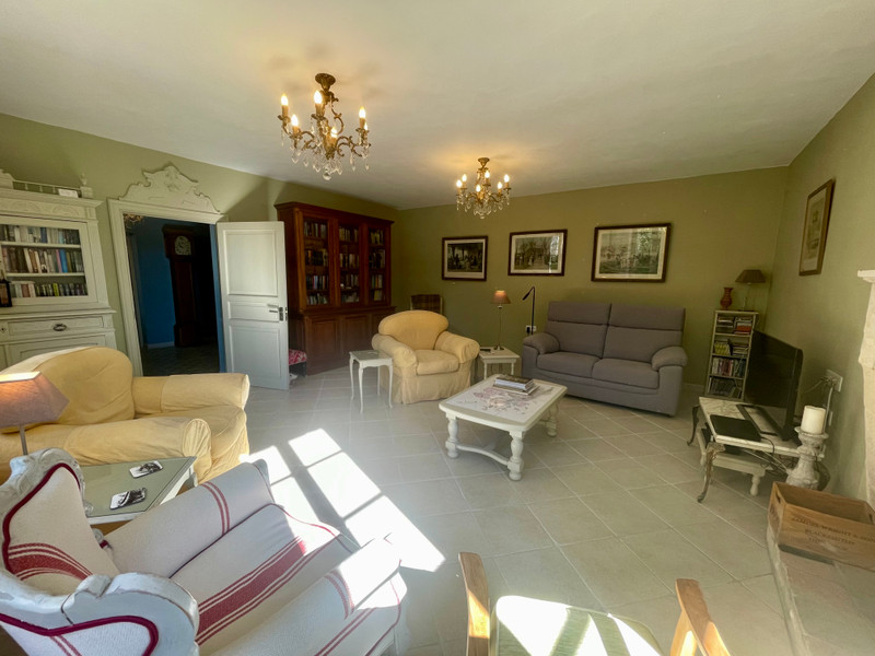 French property for sale in Neuvicq, Charente-Maritime - €424,000 - photo 3