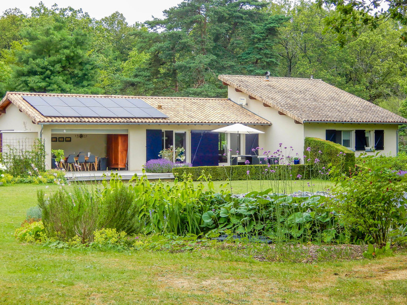 Maison à vendre à Lésignac-Durand, Charente - 318 000 € - photo 1