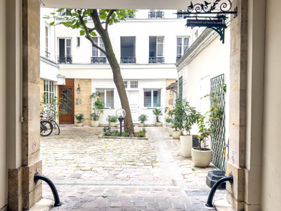 French property for sale in Paris 3e Arrondissement, Paris - €415,000 - photo 1