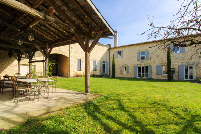 French property for sale in Saint-Jean-d'Angély, Charente-Maritime - €863,900 - photo 2