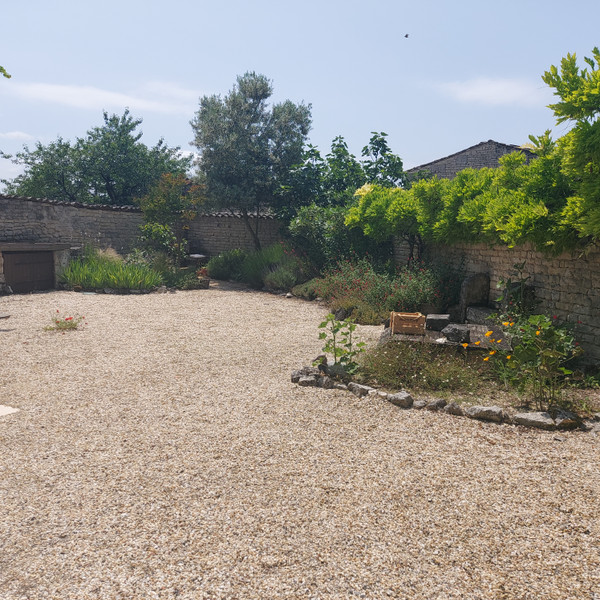French property for sale in Neuvicq-le-Château, Charente-Maritime - €249,500 - photo 3
