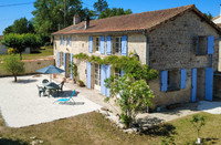 Propriété à vendre à Empuré, Charente - 199 000 € - photo n°1