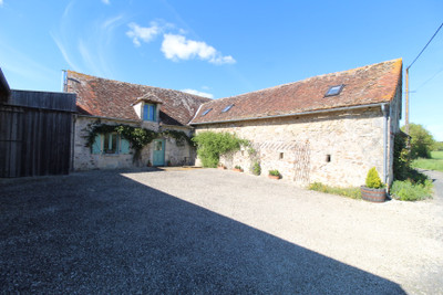 French property for sale in Le Grand-Pressigny, Indre-et-Loire - €299,600 - photo 1