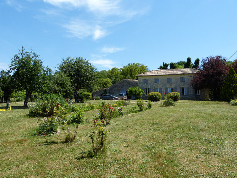 French property for sale in Pujols, Gironde - photo 2