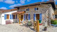 Maison à vendre à Massignac, Charente - 256.500 € - photo 1