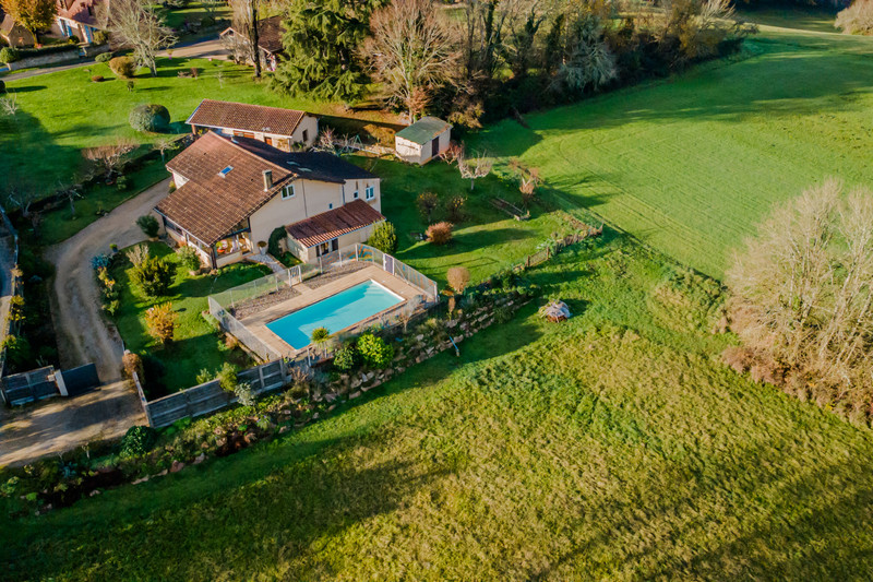 Propriété à vendre à Pontours, Dordogne - 325 500 €