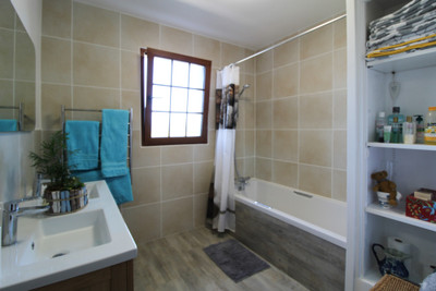 French property for sale in Chabrac, Charente - €267,500 - photo 6