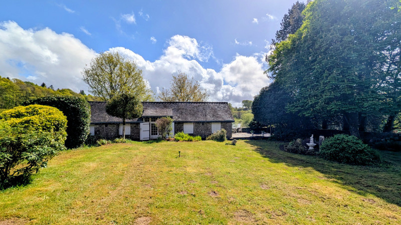 French property for sale in Plouray, Morbihan - €235,400 - photo 2