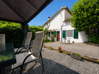 Propriété à vendre à Suaux, Charente - 139 995 € - photo n°1